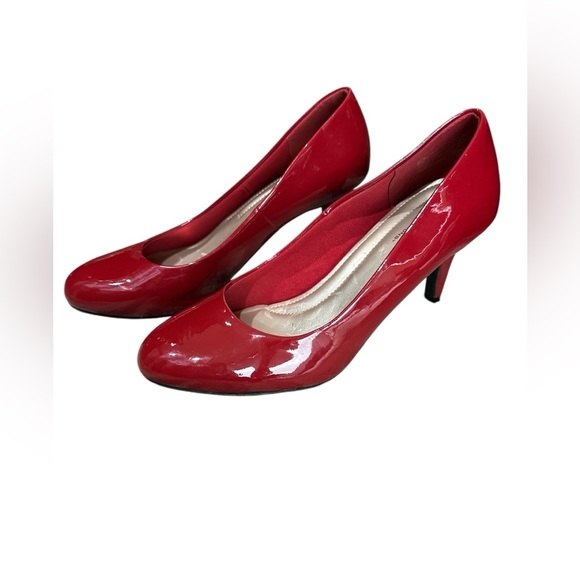 Women’s Comfort Plus by Predictions Red Heel Patten Leather Round Toe Sz 8.5W - Picture 2 of 11
